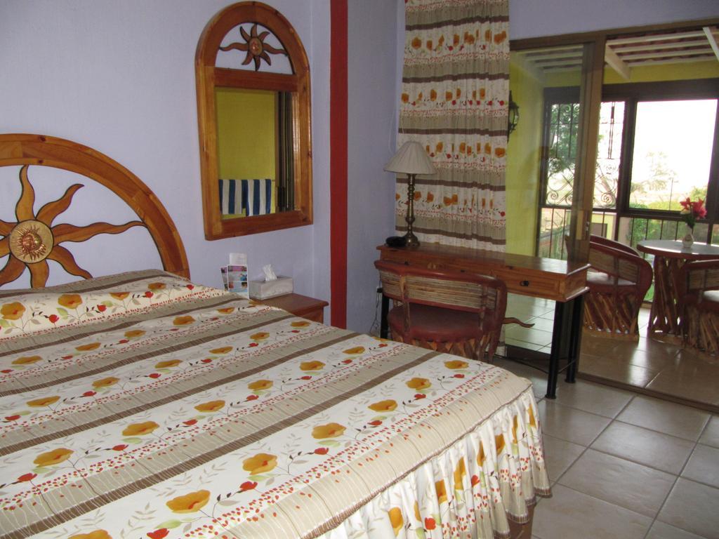 La Puerta Violeta Guesthouse & Spa San Juan Cosalá Δωμάτιο φωτογραφία