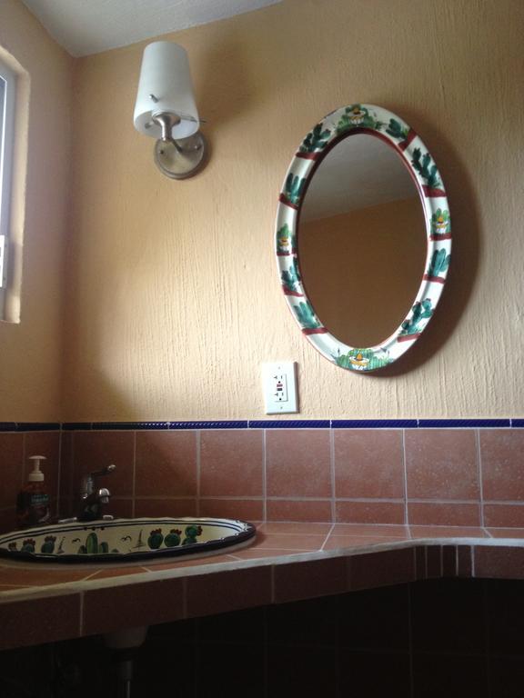 La Puerta Violeta Guesthouse & Spa San Juan Cosalá Δωμάτιο φωτογραφία